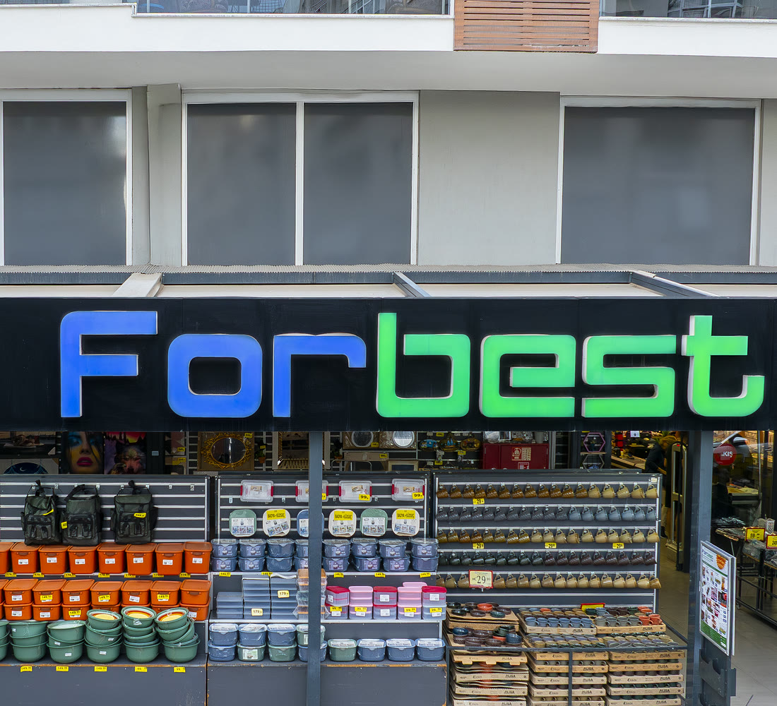 Forbest Leva mağazasının cephesi ve tabelası